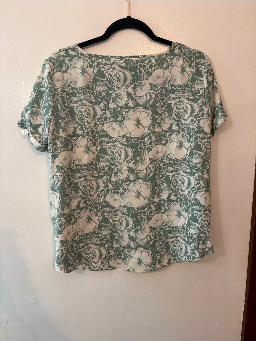 LC Lauren Conrad Sage and Cream Floral Short Sleeve Blouse Size Small - Picture 7 of 7